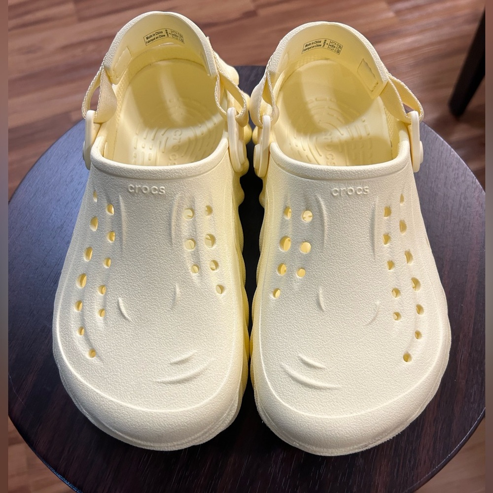 Crocs Kids Echo Clog Big Kids size 4